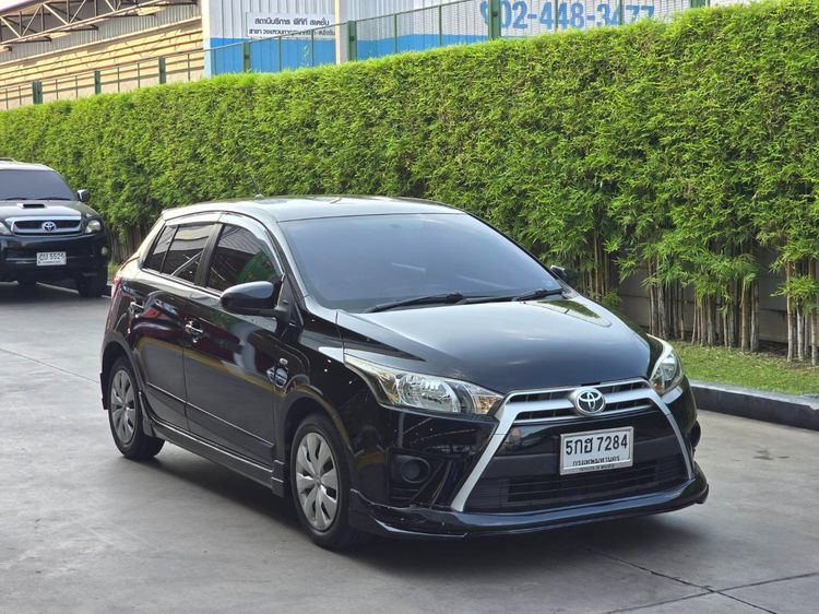 รถ Toyota Yaris 1.2 E สี ดำ