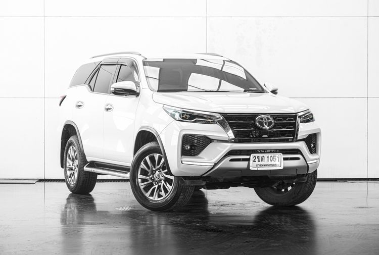 Toyota Fortuner 2021 2.4 V Utility-car ดีเซล ไม่ติดแก๊ส เกียร์อัตโนมัติ ดำ
