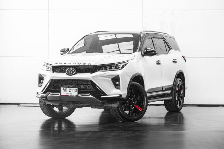 Toyota Fortuner 2021 2.4 Legender Black Top 4WD Utility-car ดีเซล ไม่ติดแก๊ส เกียร์อัตโนมัติ ขาว รูปที่ 2