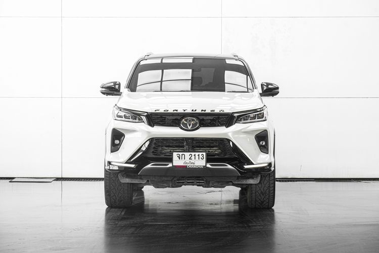 Toyota Fortuner 2021 2.4 Legender Black Top 4WD Utility-car ดีเซล ไม่ติดแก๊ส เกียร์อัตโนมัติ ขาว รูปที่ 3