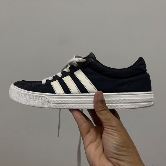 รองเท้า Adidas ทรงโลว์