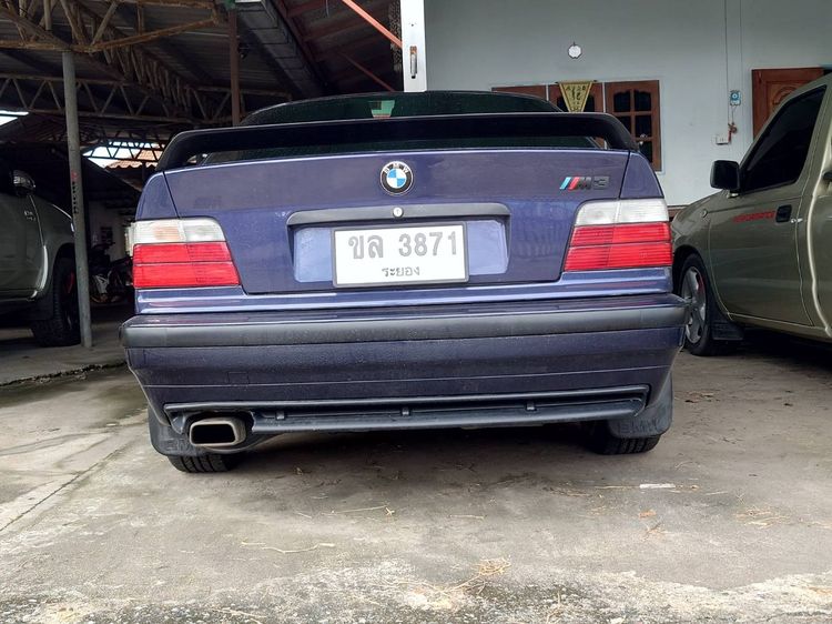 รถ BMW Series 3 318i สี น้ำเงิน