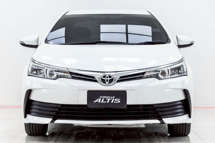 Toyota Altis 2018 1.8 E Sedan เบนซิน ไม่ติดแก๊ส เกียร์อัตโนมัติ ขาว รูปที่ 4