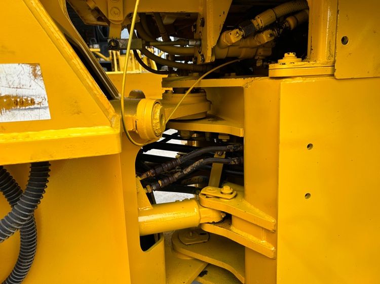 รถตักล้อยาง KOMATSU  รุ่น WA180 บุ้งกี๋ 1.6 คิว ยกสูง 3.3 ม. รถเก่านอกนำเข้า  รูปที่ 11