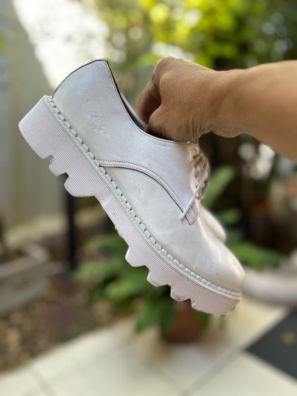 รองเท้าหนังขาว รูปที่ 8