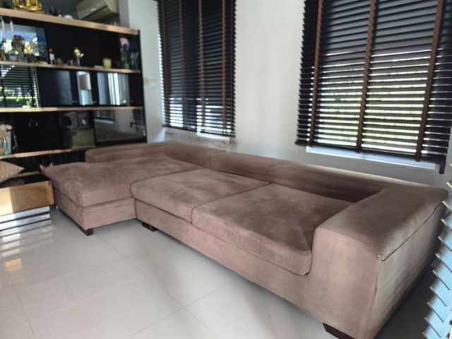 โซฟาผ้าแบบเข้ามุม LShape​ ขนาดประมาณ 3 ที่นั่ง ชะลองด้านซ้าย
สไตล์โมเดิร์น เบาะหนา มีหมอนพิง 3 ใบ วัสดุผ้า ค่ะ

มือ1​ราคา​ 30000
มือ2ราคา10000

สนใจติดต่อ​ 095 9597469​ ผิงผิง รูปที่ 4