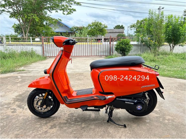 V-Special lambretta v200 special (2022) สีส้ม