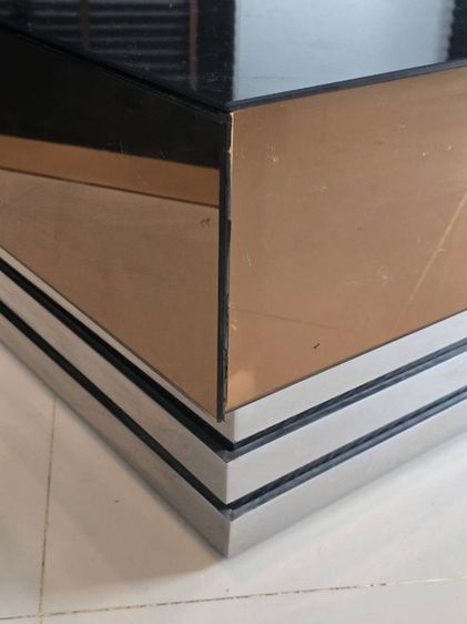  โต๊ะกลางหรือโต๊ะรับแขก หน้าโต๊ะกระจกสีดำเงา โครงไม้ปิดผิวลามิเนตสีทองดำ ฐานสแตนเลส
สไตล์โมเดิร์นหรู ใช้กับโซฟาได้สวยค่ะ
มือ1​  ราคา​ 25,000
มือ2​ ราคา​ 12,500
สนใจติดต่อ​ 095 9597469​ ผิงผิง​ รูปที่ 4