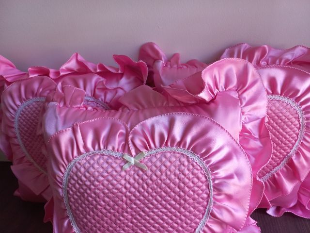 ขาย 3 ใบ หมอนอิง หมอนหัวใจ หมอนงานแต่ง สีชมพู  หมอนสี่เหลี่ยม หมอนผ้า สวยมาก สนใจติดต่อ 0814253207 รูปที่ 2