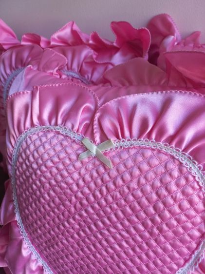 ขาย 3 ใบ หมอนอิง หมอนหัวใจ หมอนงานแต่ง สีชมพู  หมอนสี่เหลี่ยม หมอนผ้า สวยมาก สนใจติดต่อ 0814253207 รูปที่ 4