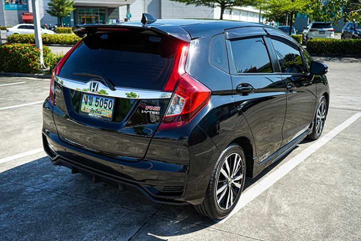 Honda Jazz 2021 1.5 RS i-VTEC Sedan เบนซิน ไม่ติดแก๊ส เกียร์อัตโนมัติ ดำ รูปที่ 4
