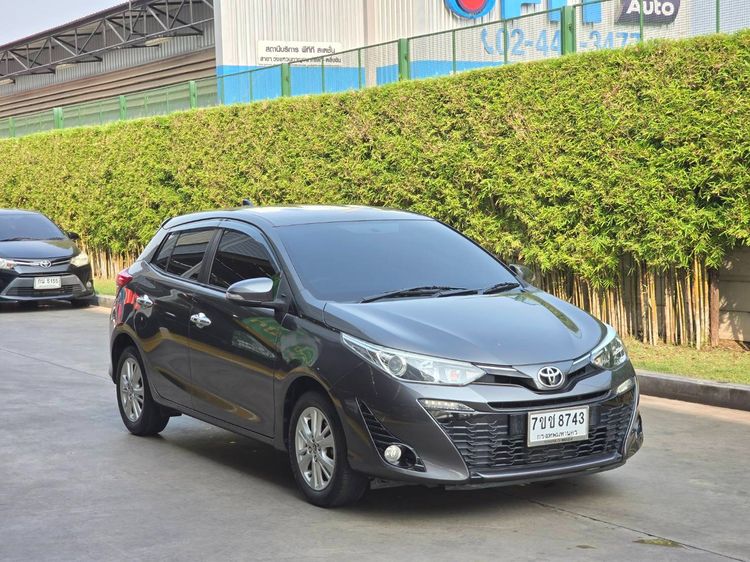 รถ Toyota Yaris 1.2 G สี เทา