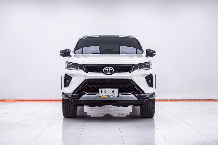 Toyota Fortuner 2022 2.4 Legender Black Top 4WD Utility-car ดีเซล ไม่ติดแก๊ส เกียร์อัตโนมัติ ขาว รูปที่ 4