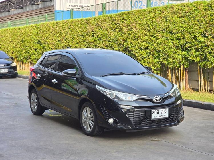 รถ Toyota Yaris 1.2 G สี ดำ