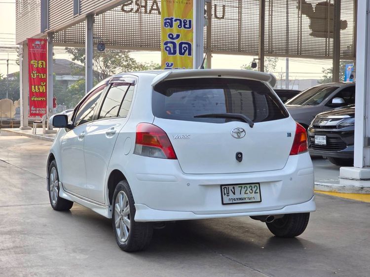 Toyota Yaris 2011 1.5 E Sedan เบนซิน ไม่ติดแก๊ส เกียร์อัตโนมัติ ขาว รูปที่ 4