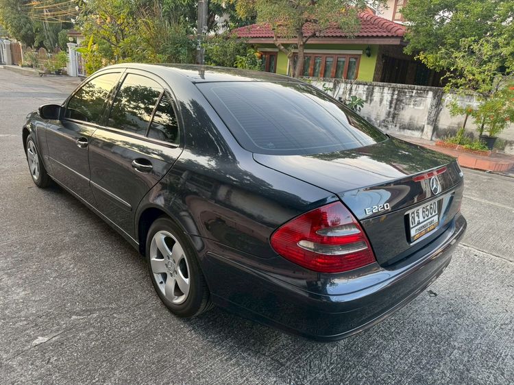 Mercedes-Benz E-Class 2004 E220 CDI Sedan ดีเซล ไม่ติดแก๊ส เกียร์อัตโนมัติ ดำ รูปที่ 4