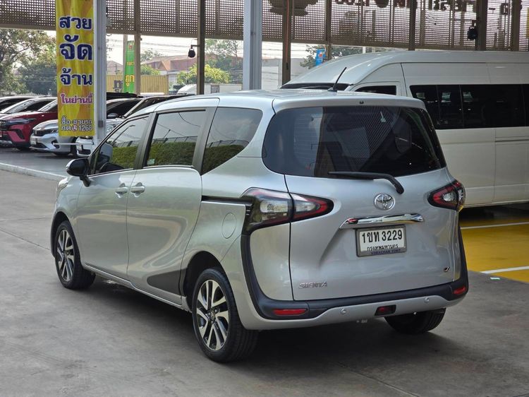 Toyota Sienta 2020 1.5 V Sedan เบนซิน ไม่ติดแก๊ส เกียร์อัตโนมัติ บรอนซ์เงิน รูปที่ 4