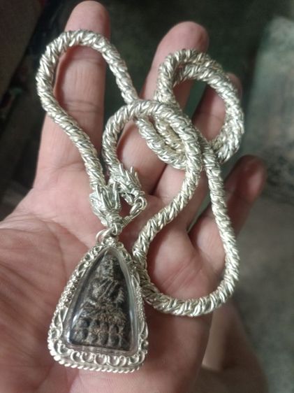 สร้อยเก่าพร้อมพระเลี่ยมเงินปู่ทวดพระบ้านๆ รูปที่ 4