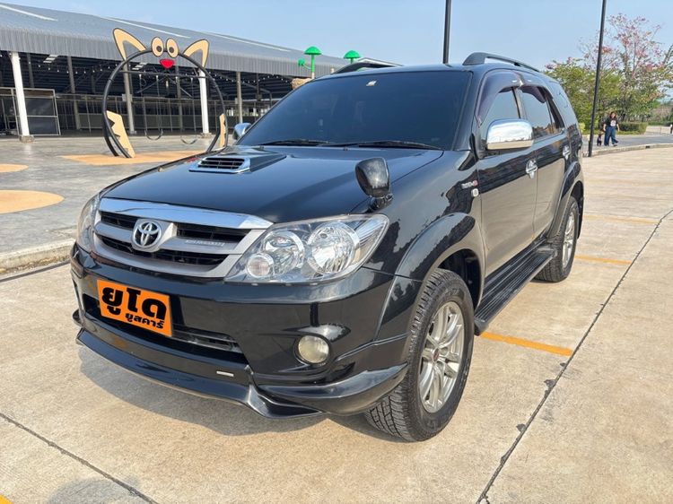 รถ Toyota Fortuner 3.0 V 4WD สี ดำ