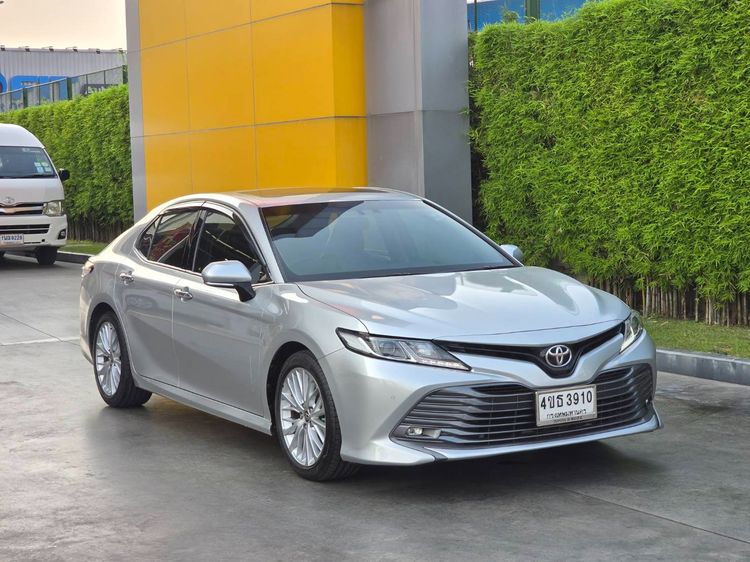 รถ Toyota Camry 2.5 Hybrid สี เทา