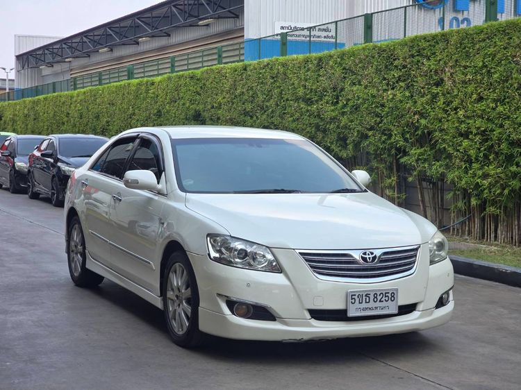 รถ Toyota Camry 2.0 G สี ขาว