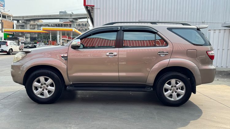 Toyota Fortuner 2011 3.0 V Utility-car ดีเซล เกียร์อัตโนมัติ น้ำตาล รูปที่ 2