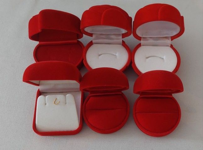 กล่องกำมะหยี่ ใส่แหวน,จี้ รูปที่ 2