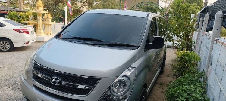 Hyundai H-1  2010 2.5 Maesto Touring ดีเซล เกียร์ธรรมดา บรอนซ์เงิน รูปที่ 2