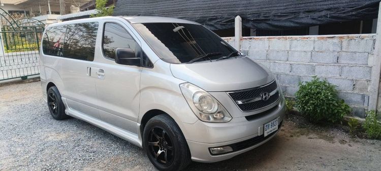 รถ Hyundai H-1  2.5 Maesto Touring สี บรอนซ์เงิน
