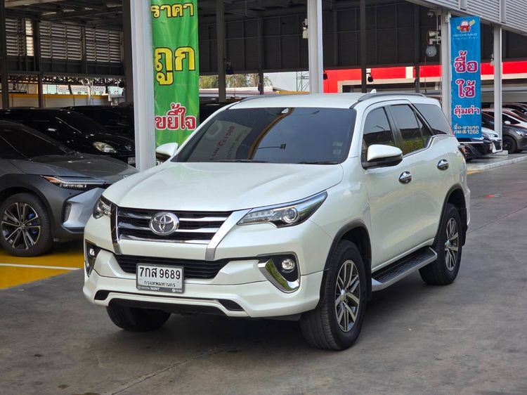 Toyota Fortuner 2018 2.8 V 4WD Utility-car ดีเซล ไม่ติดแก๊ส เกียร์อัตโนมัติ ขาว รูปที่ 3