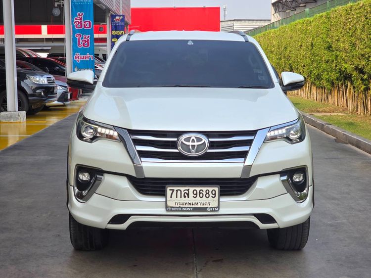 Toyota Fortuner 2018 2.8 V 4WD Utility-car ดีเซล ไม่ติดแก๊ส เกียร์อัตโนมัติ ขาว รูปที่ 2