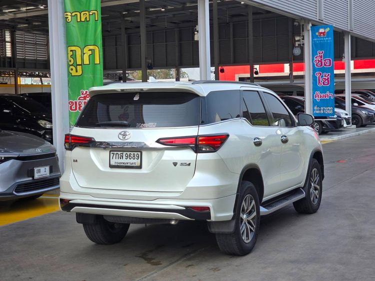 Toyota Fortuner 2018 2.8 V 4WD Utility-car ดีเซล ไม่ติดแก๊ส เกียร์อัตโนมัติ ขาว รูปที่ 4