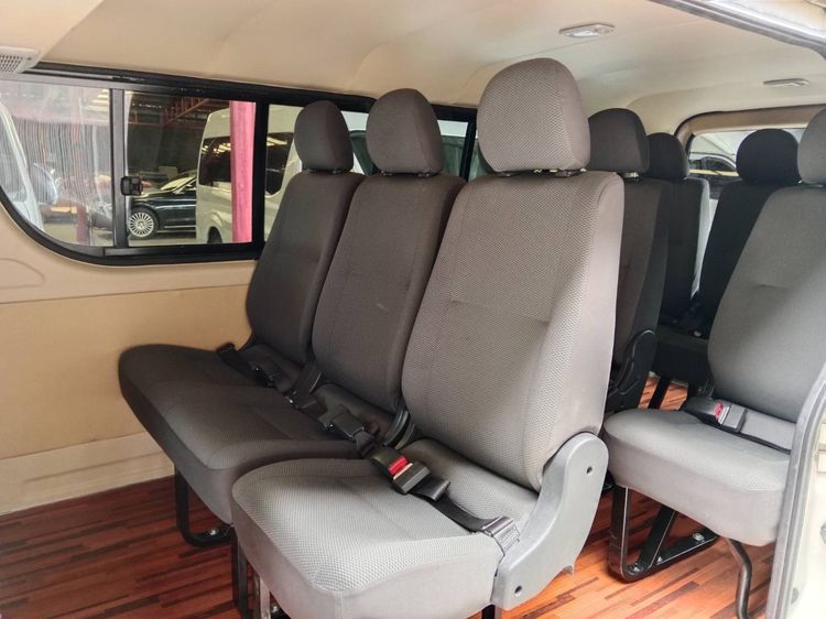 รถ Toyota Hiace 3.0 GL สี ขาว