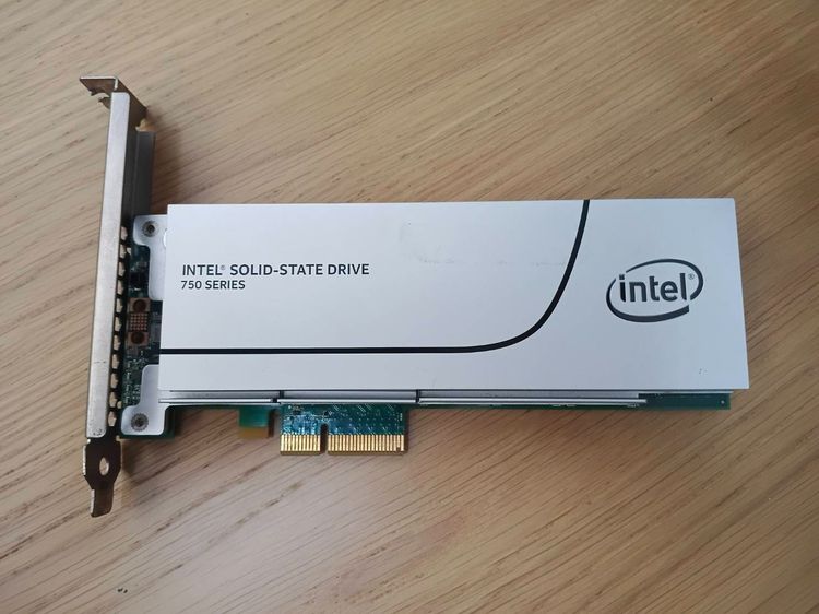 ที่เก็บข้อมูลและเมมโมรี่การ์ด ่hard disk NVME intel 750