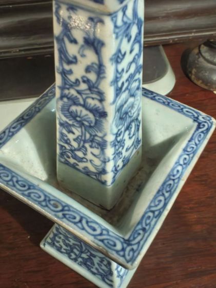 เชิงเทียนลายคราม ลายผักชี