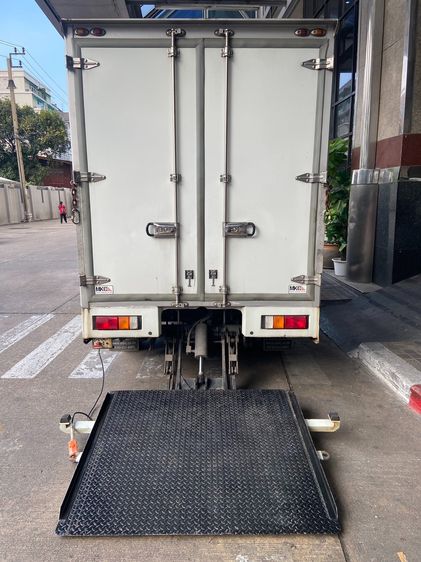 Isuzu D-MAX 2017 1.9 B Pickup ดีเซล ไม่ติดแก๊ส เกียร์ธรรมดา ขาว รูปที่ 3