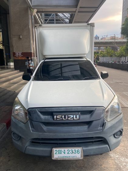 รถ Isuzu D-MAX 1.9 B สี ขาว