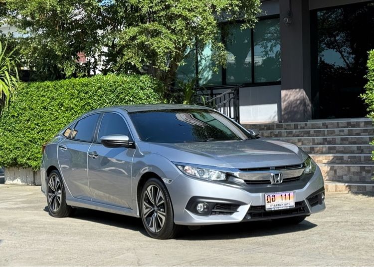 รถ Honda Civic 1.5 Turbo สี บรอนซ์เงิน