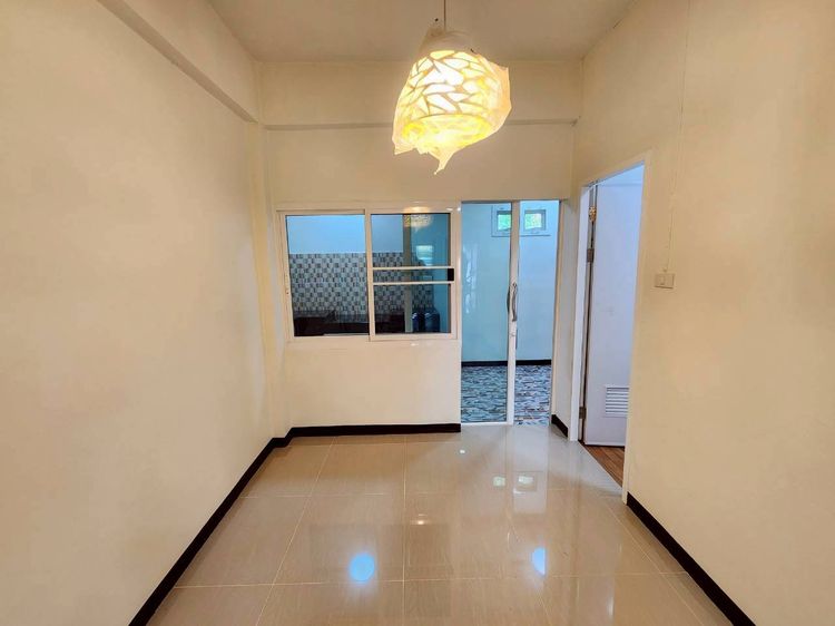 อื่นๆ สร้างเสร็จก่อน 2010 ขายทาวน์เฮ้าส์ รีโนเวท - - 1.75 ล้าน ต่อรองได้ 25.7 ตรว. 2ชั้น 2นอน 2น้ำ หนองจอก กทม ซอยสังฆสันติสุข30 ห่างปากซอย 300เมตร ไม่มีส่วนกลาง รูปที่ 3