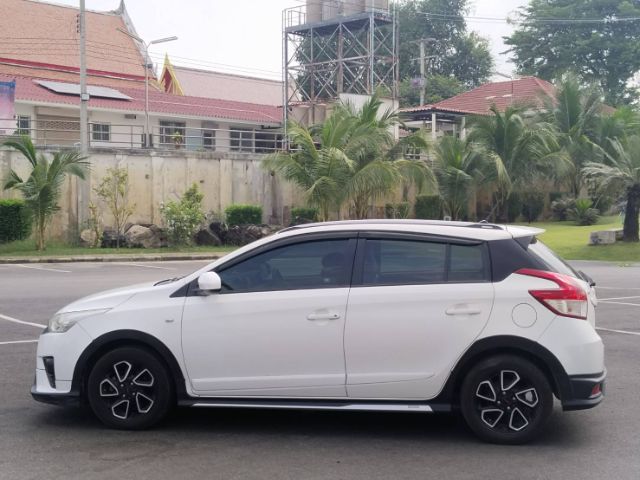Toyota Yaris 2017 1.2 G Plus เบนซิน ไม่ติดแก๊ส เกียร์อัตโนมัติ ขาว รูปที่ 2