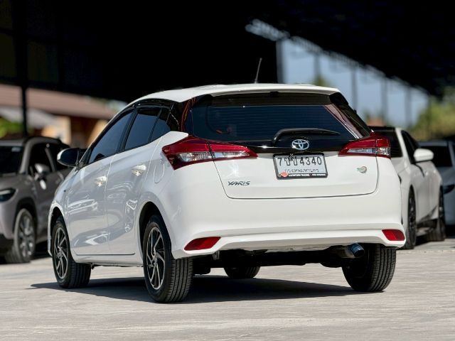 Toyota Yaris 2018 1.2 J เบนซิน เกียร์อัตโนมัติ ขาว รูปที่ 3