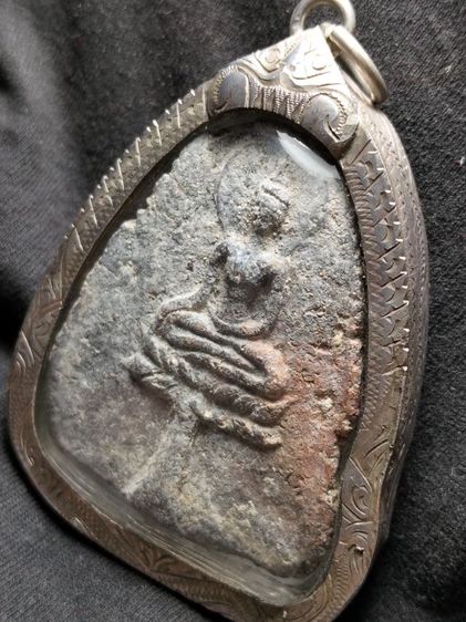 พระขุนแผนใบพุทธาเนื้อดินเลี่ยมเงินแท้กันน้ำครับ รูปที่ 15