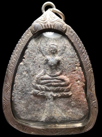 พระขุนแผนใบพุทธาเนื้อดินเลี่ยมเงินแท้กันน้ำครับ