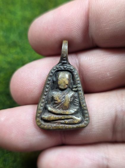 พระเหรียญจอบหลวงพ่อเงินวัดบางคลานเก่าๆ