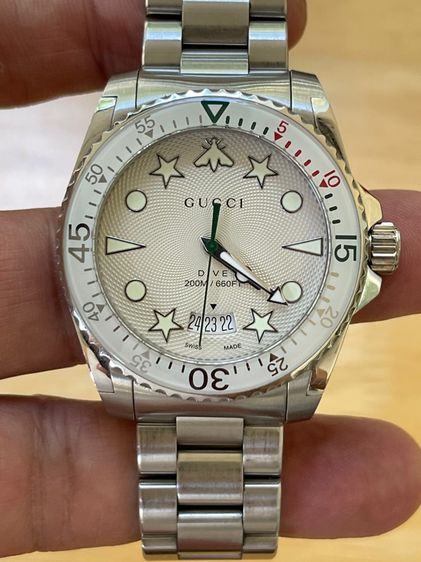 GUCCI Dive 40 mm Silver Dial Men’s Swiss Quartz Watch YA136336 รูปที่ 10