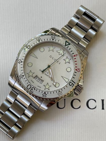 GUCCI Dive 40 mm Silver Dial Men’s Swiss Quartz Watch YA136336 รูปที่ 9