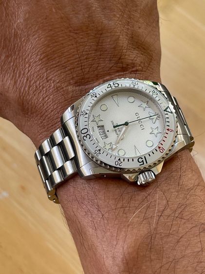 GUCCI Dive 40 mm Silver Dial Men’s Swiss Quartz Watch YA136336 รูปที่ 16