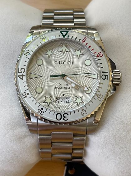 เงิน GUCCI Dive 40 mm Silver Dial Men’s Swiss Quartz Watch YA136336