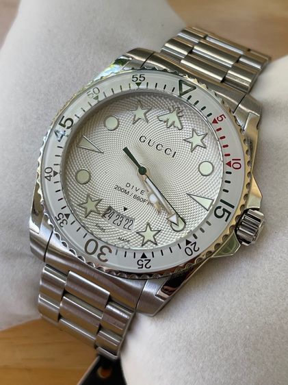GUCCI Dive 40 mm Silver Dial Men’s Swiss Quartz Watch YA136336 รูปที่ 5