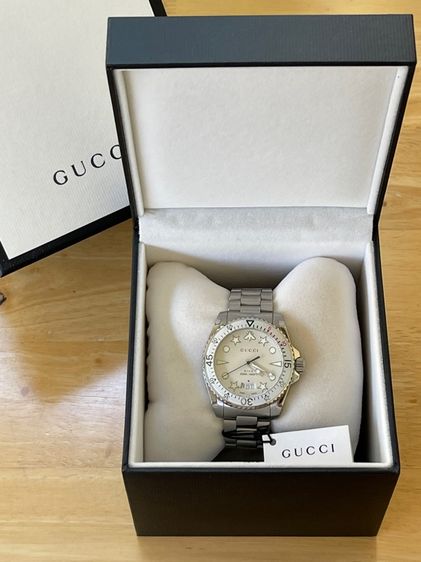 GUCCI Dive 40 mm Silver Dial Men’s Swiss Quartz Watch YA136336 รูปที่ 3